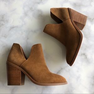 steve madden aker bootie taupe